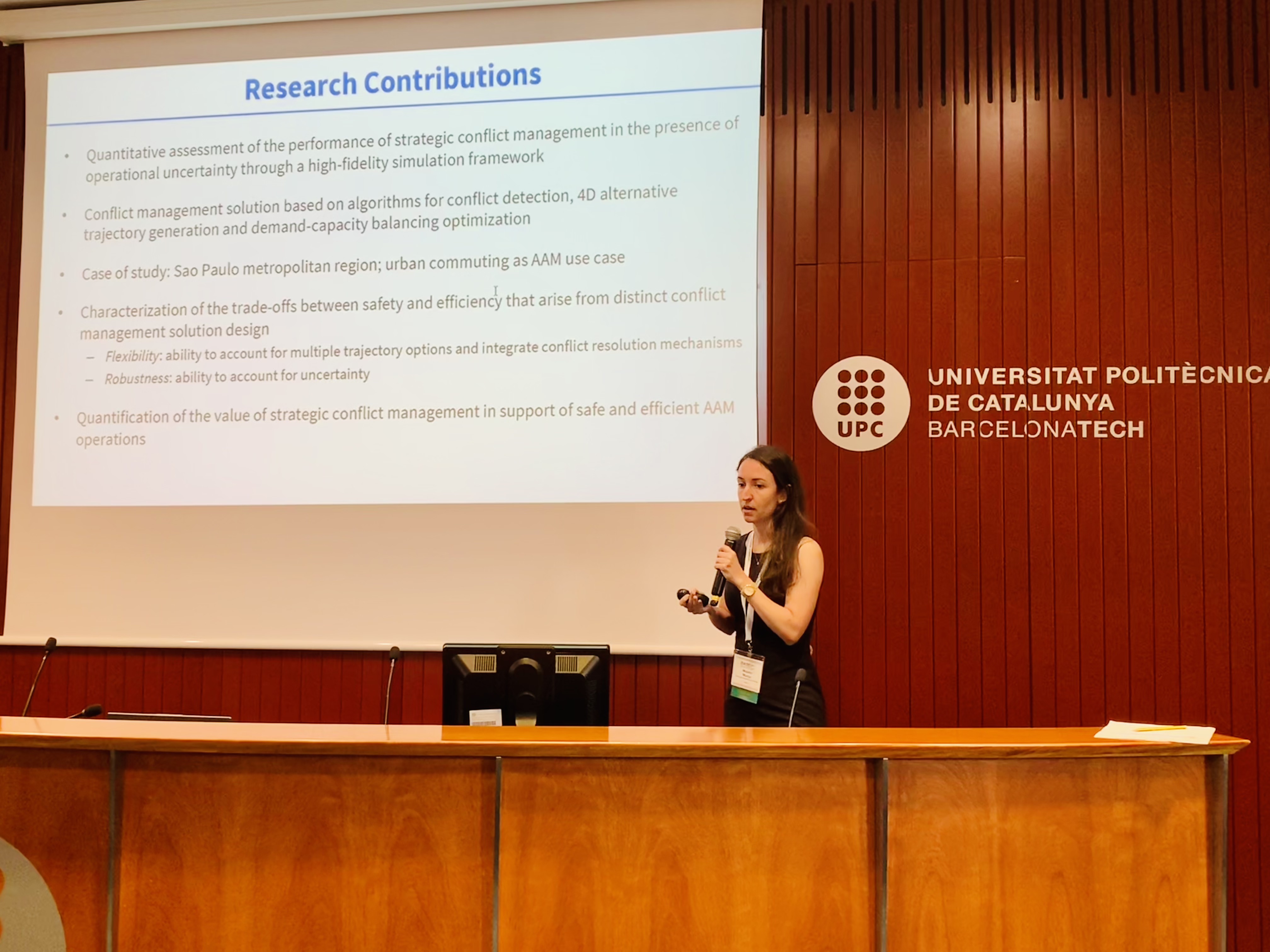 Apresentação de pesquisa sobre Mobilidade Aérea Avançada na 42nd IEEE/AIAA Digital Avionics Systems Conference em Barcelona